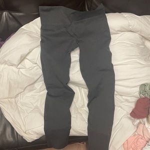 Gray lululemon cropped leggings